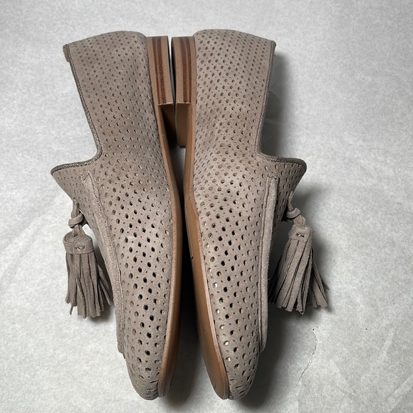 Franco Sarto Perforated Loafer Flats Tassel Taupe Size 8 - Picture 3 of 7